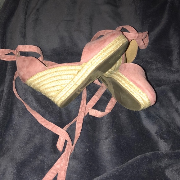 Women’s shoes - Picture 2 of 4